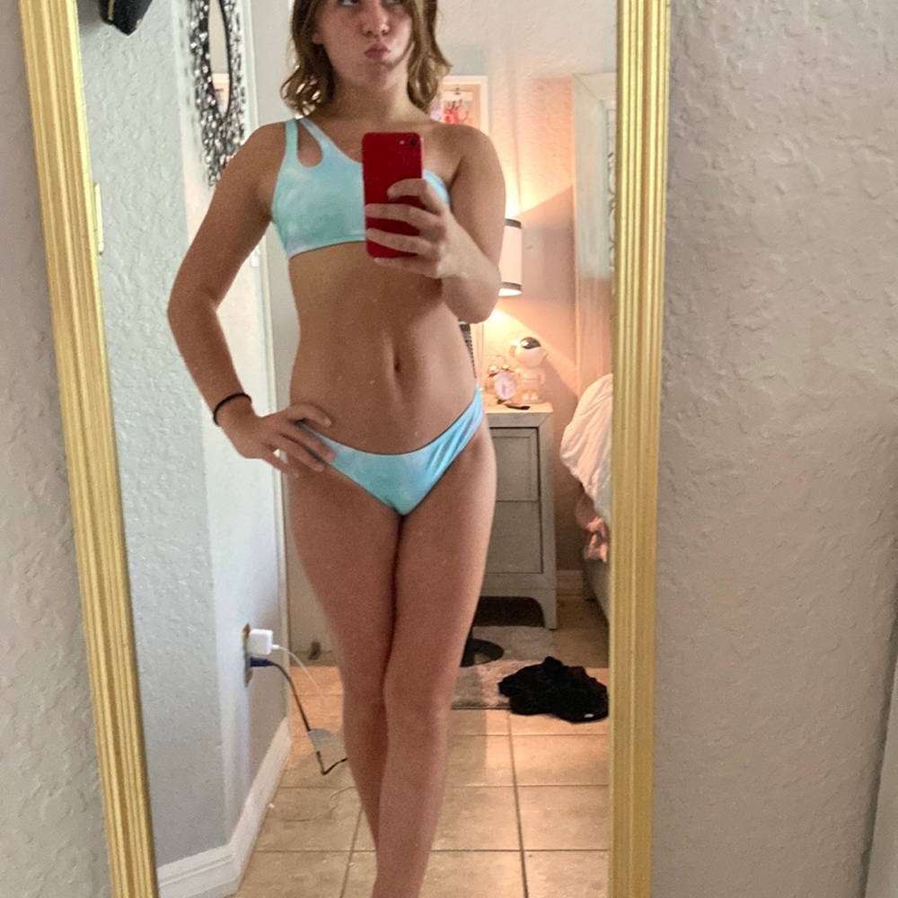 One shoulder bikini